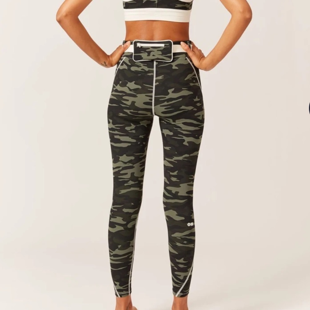 NWT Bandier Solid & Striped Trek Belt Bag Leggings S